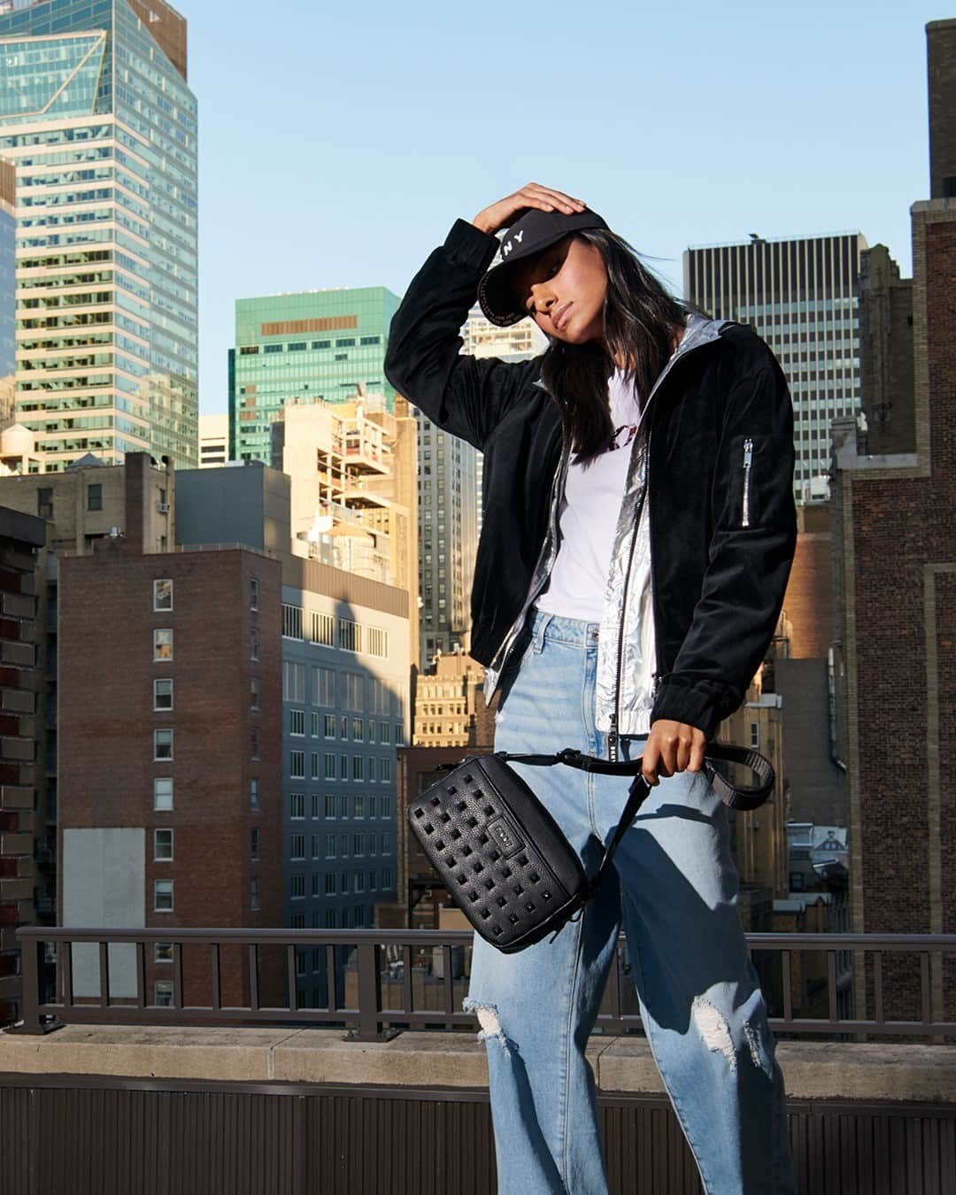 のインスタグラム：「My New Year’s resolution? Less talk, more dedication. #DKNYSTATEOFMIND」