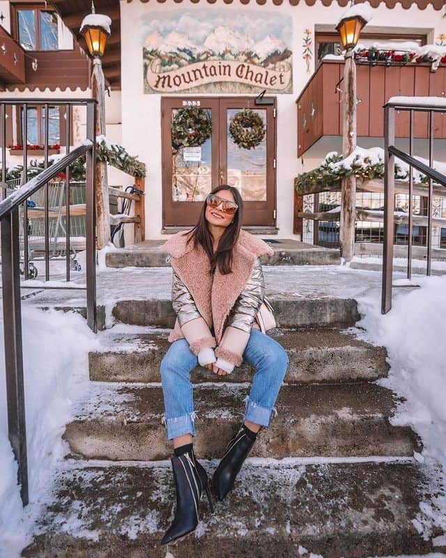ゲスのインスタグラム：「metallic & faux-fur: the combo we didn't know we needed 💘  #LoveGUESS (📸: @jenkveira)」