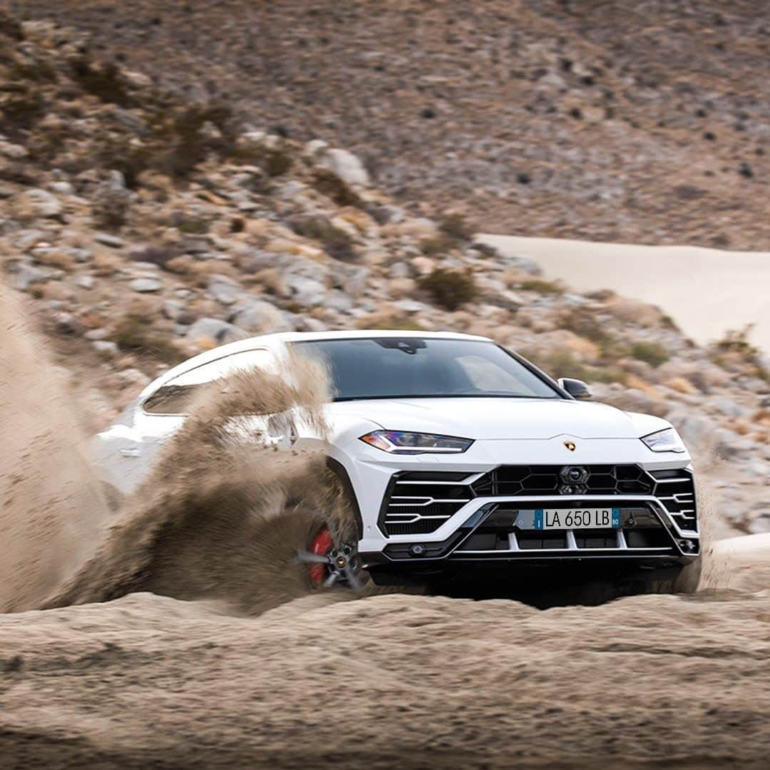 ランボルギーニさんのインスタグラム写真 - (ランボルギーニInstagram)「When you’re unlocking a new road you forget about all the rest, including the type of terrain under your wheels.   #Lamborghini #Urus #UnlockAnyRoad」1月17日 2時00分 - lamborghini