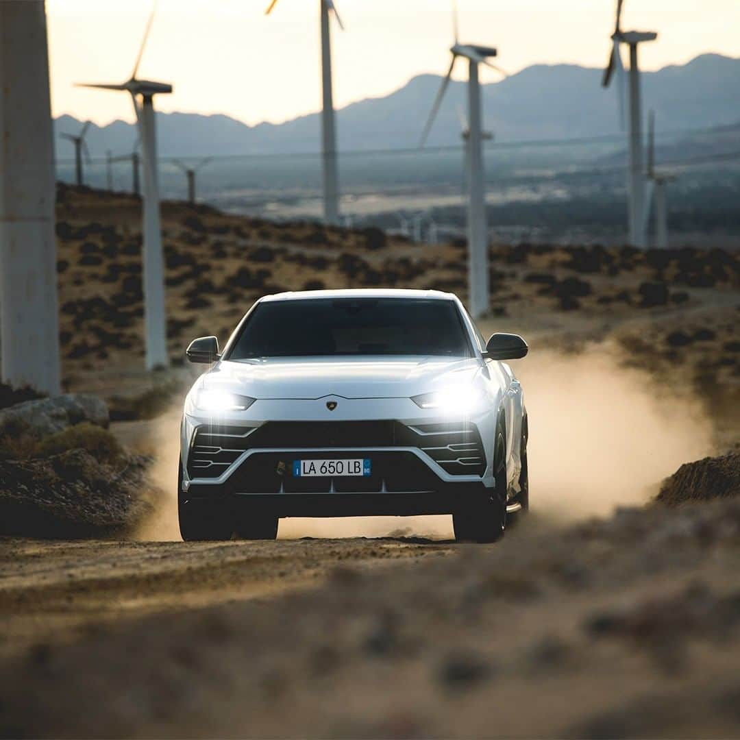 ランボルギーニのインスタグラム：「When you’re unlocking a new road you forget about all the rest, including the type of terrain under your wheels.   #Lamborghini #Urus #UnlockAnyRoad」