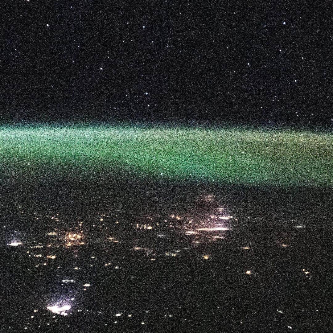 国際宇宙ステーションさんのインスタグラム写真 - (国際宇宙ステーションInstagram)「This view from the International Space Station, as it orbited above 264 miles above Kazakhstan, looks north towards Russia with its brightly lit cities blanketed by an aurora. #nasa #roscosmos #jaxa #esa #csa #earth #aurora #city #lights #russia #kazakhstan #international #space #station」1月17日 2時06分 - iss