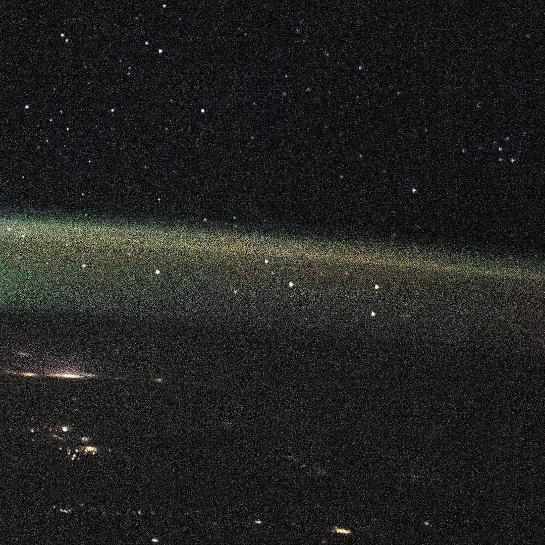 国際宇宙ステーションさんのインスタグラム写真 - (国際宇宙ステーションInstagram)「This view from the International Space Station, as it orbited above 264 miles above Kazakhstan, looks north towards Russia with its brightly lit cities blanketed by an aurora. #nasa #roscosmos #jaxa #esa #csa #earth #aurora #city #lights #russia #kazakhstan #international #space #station」1月17日 2時06分 - iss