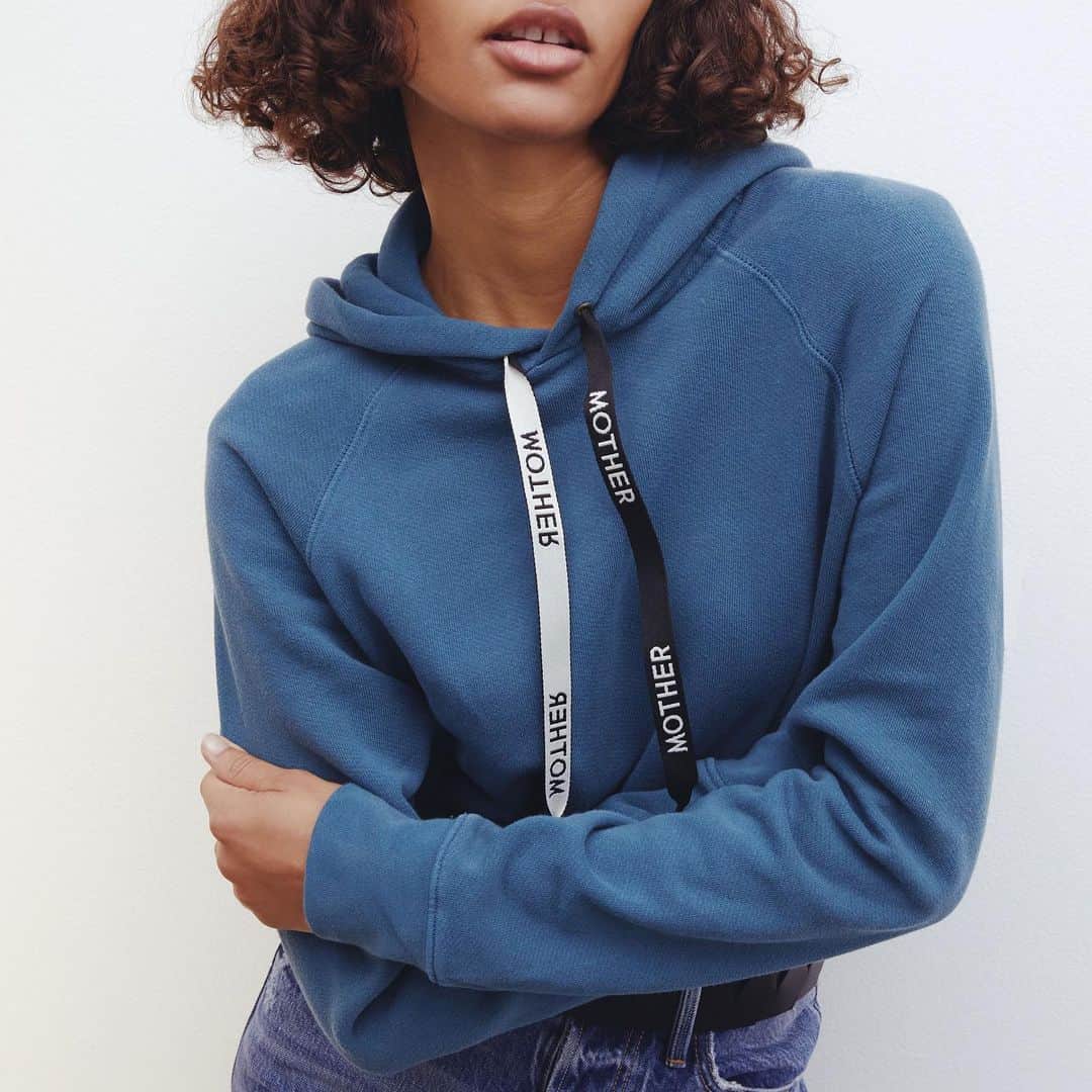 motherdenimのインスタグラム：「No Sweat... The Loafer Hoodie in In The Hot Seat 💙」