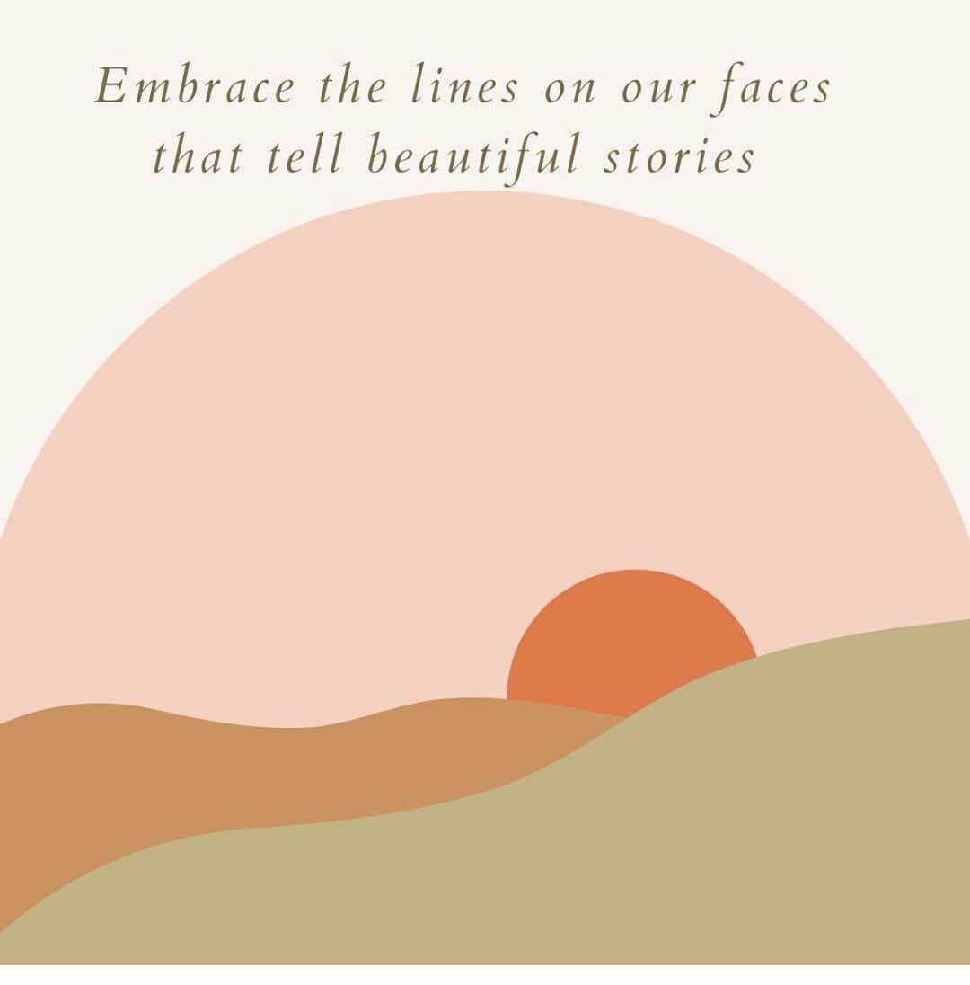 ベス・ベアーズのインスタグラム：「#Saturday reminder to love yo-self!💛those lines tell stories of a life worth livin 🌼 @harmonicspodcast」