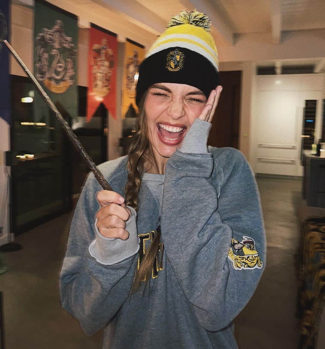 ジョセフィン・スクリヴァーさんのインスタグラム写真 - (ジョセフィン・スクリヴァーInstagram)「When your fiancé pulls the craziest gift ever! The real movie prop wand used by Emma Watson as Hermione in the Goblet of Fire movie. My favorite book and film! I can’t imagine how hard this was to find. The thoughtfulness 😫 It calls for a Harry Potter marathon theme night. Never in my wildest dreams did I think I would own something so magical and special! This can never be topped! I’m speechless 🪄🤓⚡️」1月17日 2時39分 - josephineskriver