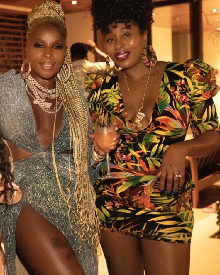 メアリー・J. ブライジさんのインスタグラム写真 - (メアリー・J. ブライジInstagram)「This is my nigga for life!!! My big sister LaTonya!!! Always a Capricorn season celebration back to back with you!!! Words can not express how much I love you‼️😘❤️ 🥲🥲❤️」1月17日 2時42分 - therealmaryjblige