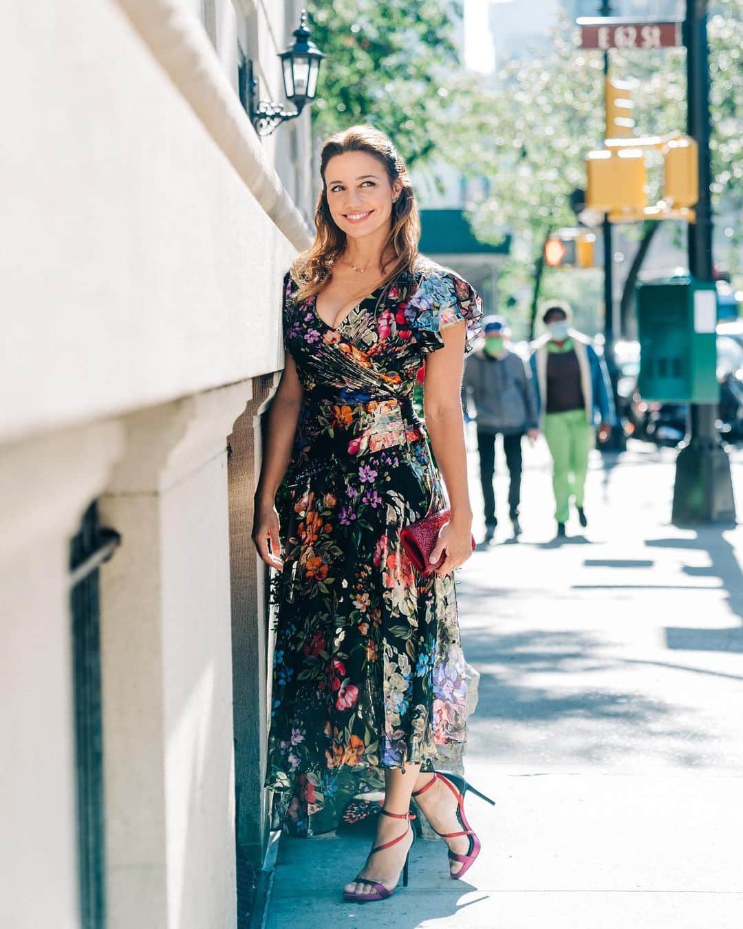 のインスタグラム：「Looking forward to Spring? The Midnight Roxana Dress is the perfect year-round event dress. #shoshanna #shoshannamidnight #floral #eveningwear」