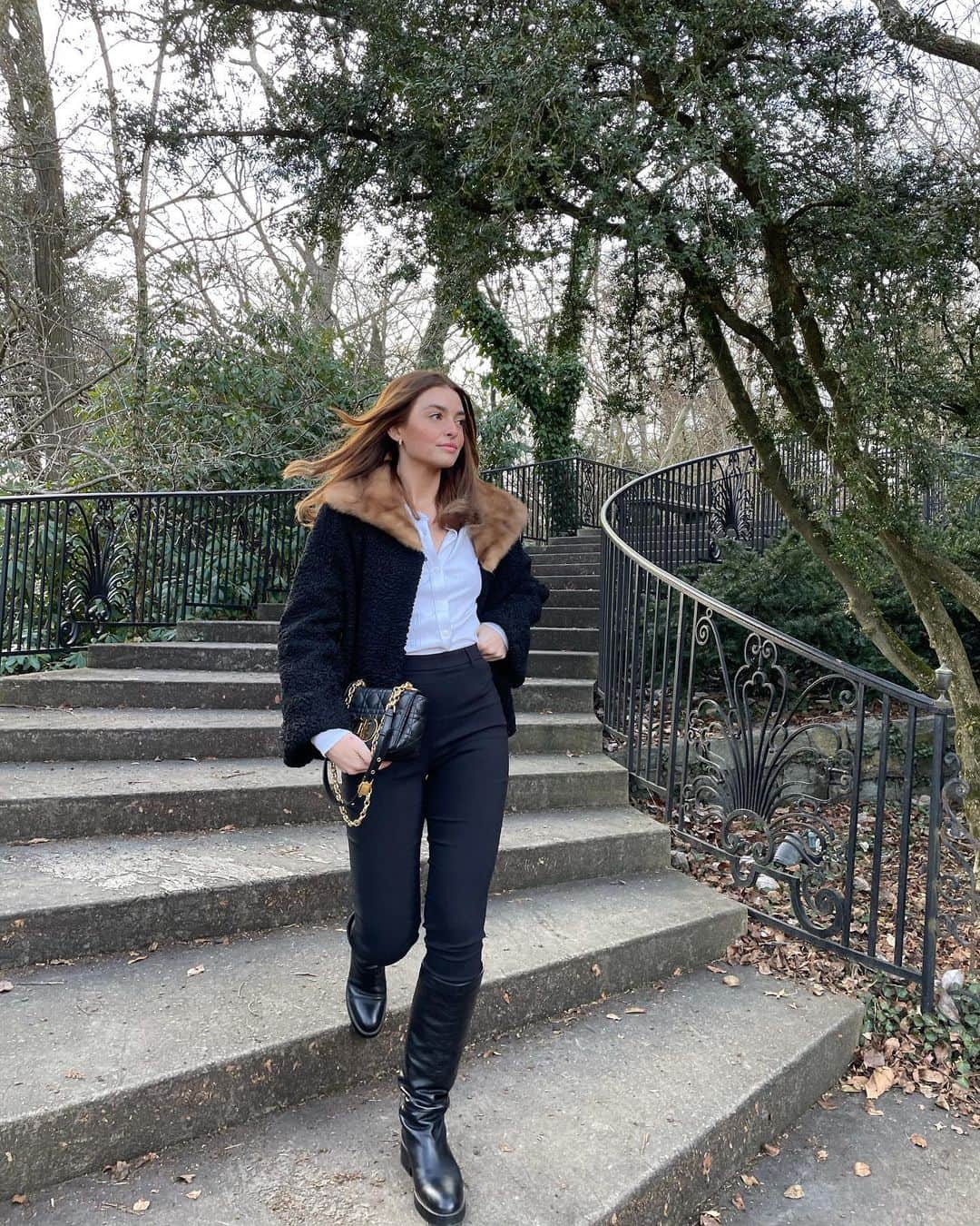 Kelsey Simoneのインスタグラム：「A Mr. Darcy inspired look 🐴 #revolveme」