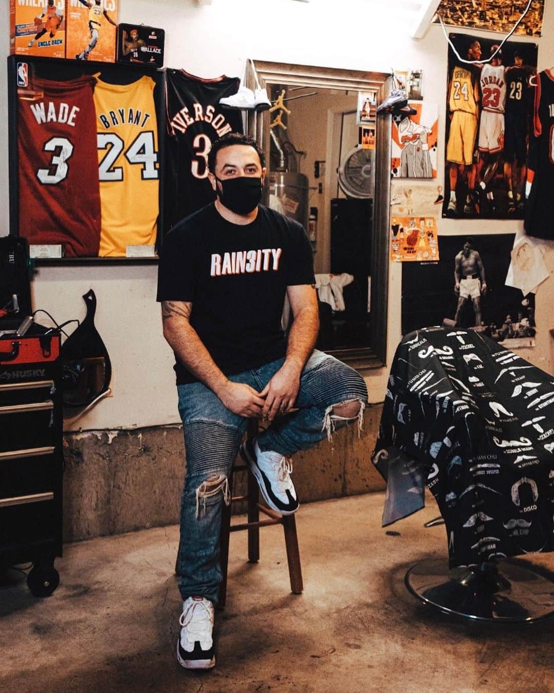 Portlandさんのインスタグラム写真 - (PortlandInstagram)「Basketball season is here and @portlandgear is celebrating with an all new collection.   We can’t wait to fill arenas again and cheer for our favorite teams but until then, we wait, we get ready.   Gear up on portlandgear.com! (Link in bio)  #portland #portlandnw #portlandgear #hoops #basketball」1月17日 3時00分 - portland
