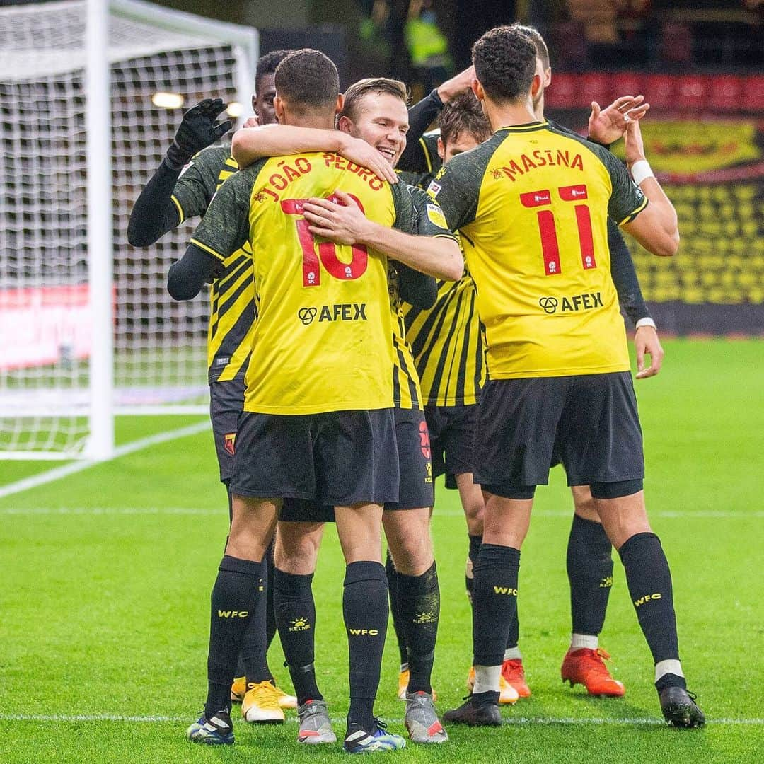 ベン・フォスターさんのインスタグラム写真 - (ベン・フォスターInstagram)「Come on the boys!! 3 points in the bag. The lads were class today 🔥🔥🔥  #watfordfc #3points #eflchampionship #efl」1月17日 3時05分 - benfosters