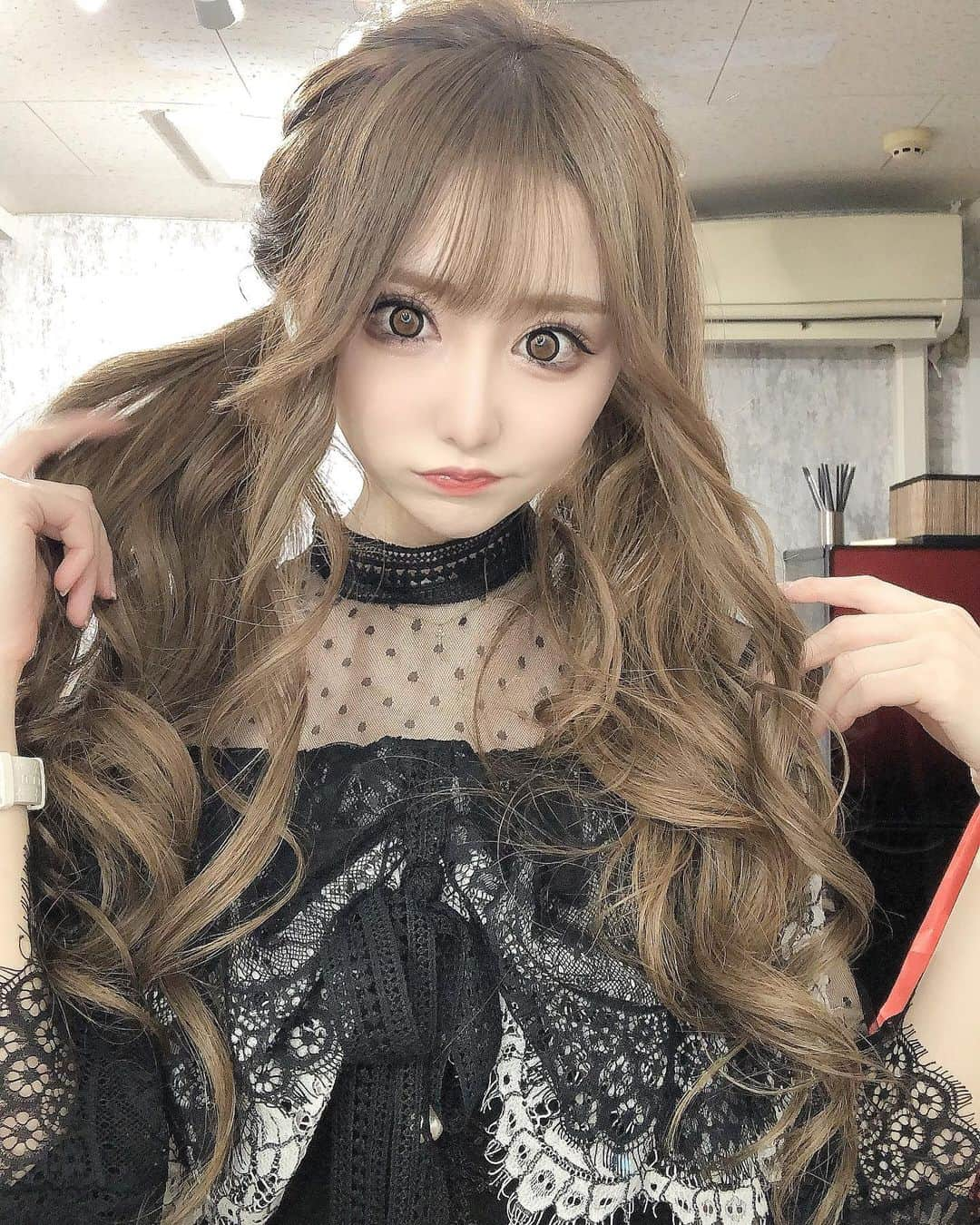 結城里華さんのインスタグラム写真 - (結城里華Instagram)「_ _ 前髪は伸ばせない病気らしい めっっっちゃ飽き性なので... という事で久々のぱっつんついんてーる。 _  #tokyo #日本 #東京 #新宿 #歌舞伎町 #キャバクラ #キャバ嬢 #ヘアセット #韓国 #방탄소년단 #박지민 #한국 #일본 #도쿄 #신주쿠 #세븐틴 #호시 #원어스 #건희 #followme #팔로미  #친구해요 #인친환영 #오오티디 #셀카 #셀카그램 #패션 #데일리룩 #좋아요 #메이크」1月17日 3時09分 - yuuki_rika