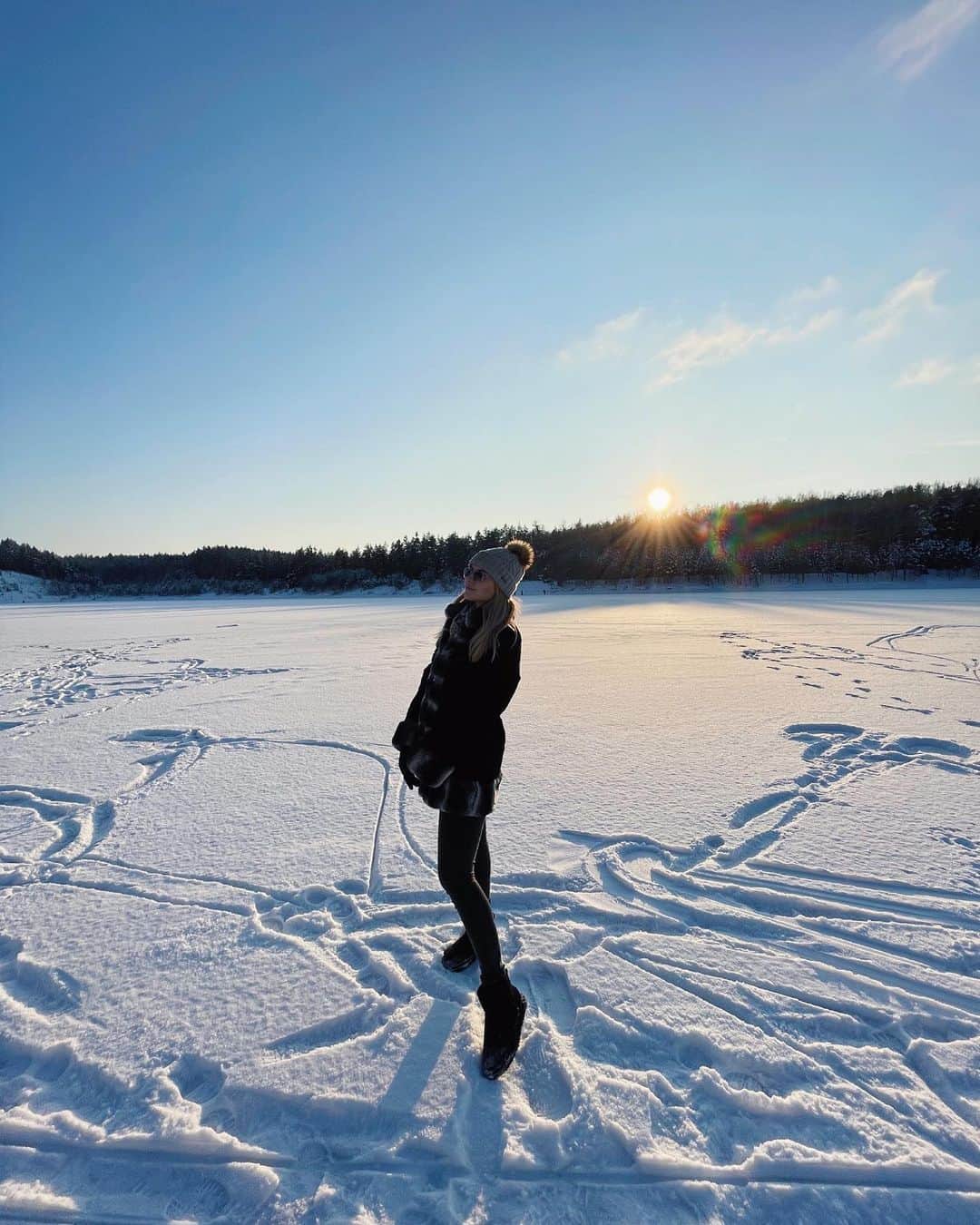 アンゲリーナ・クチヴァルスカのインスタグラム：「Зима — отличное время, чтобы учиться новому… например, научиться ценить не только прошлое, но и будущее.👼🏼♥️❄️」
