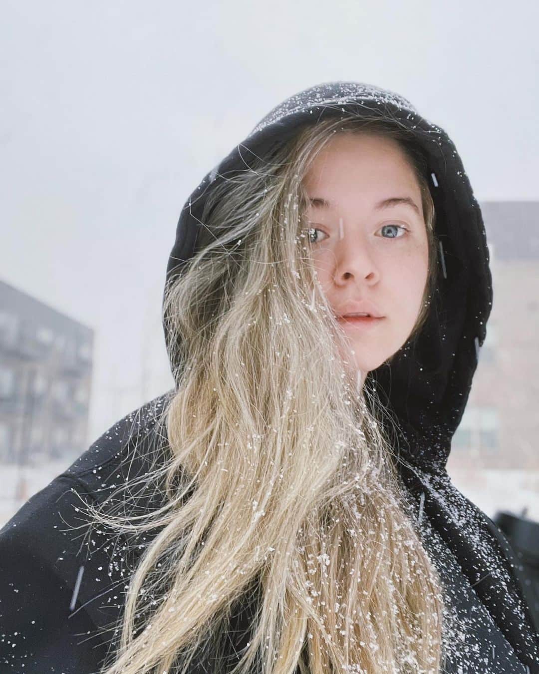 サーシャ・ピーターズのインスタグラム：「Nothing better than fresh powder 🌨」