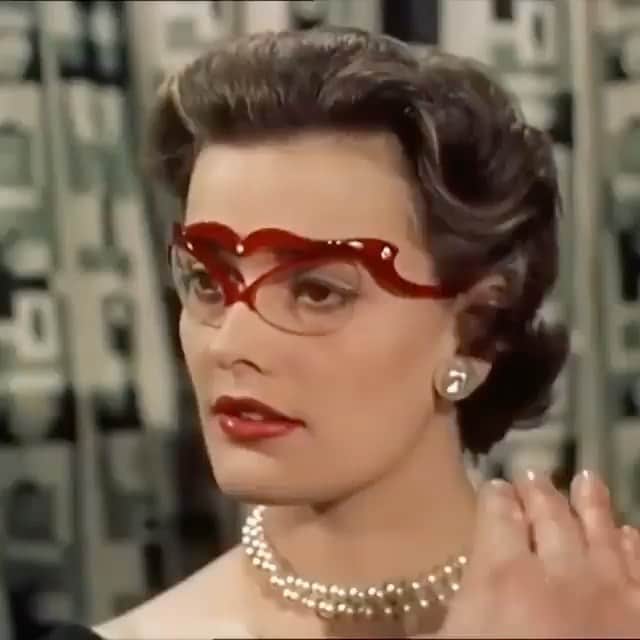 Warby Parkerのインスタグラム：「A #warbyhometryon x #frameinspiration from 1955 🤯 via @thiswasfashion (P.S. Need some expert styling advice? Our customer experience advisors are here to help! ➡️📞 888.492.7297 🤓)」