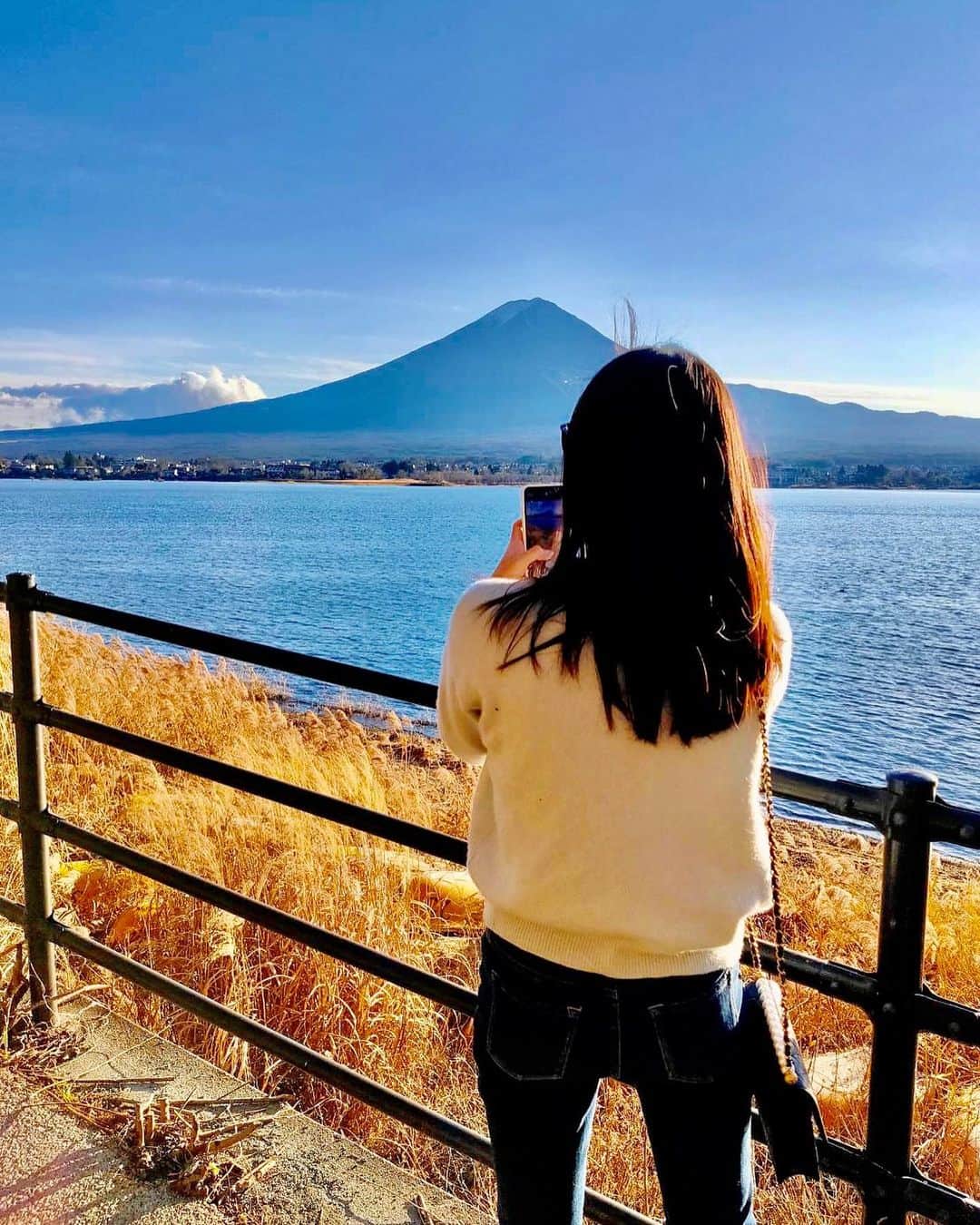 落合リザのインスタグラム：「Mt. Fuji 🇯🇵 ふふ河口湖♨️  #富士山#温泉#ふふ河口湖#絶景  @fufu_kawaguchiko」