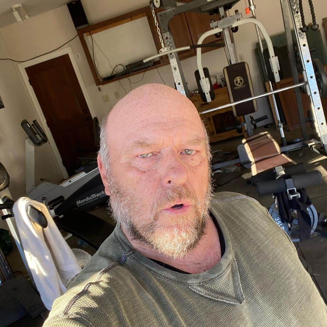 ディーン・ノリスのインスタグラム：「Getting ready for @cbstv prime time means back to my gym」