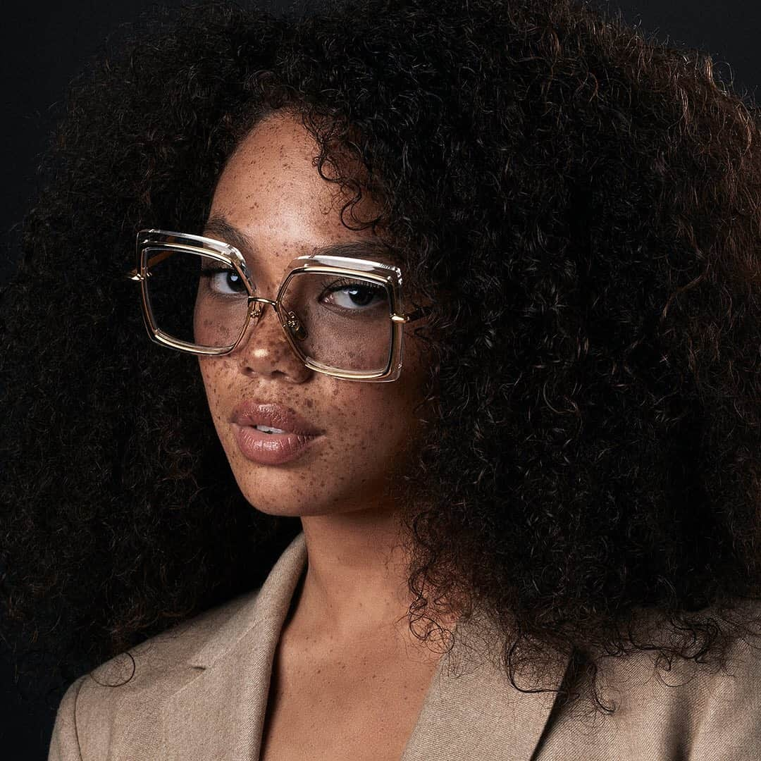 ディタのインスタグラム：「Define elegance with this season’s reimagined Narcissus. Photochromatic lenses that darken with UV exposure mounted inside the golden titanium structure. Complete with exposed monofilament on inner nose bridge and DITA’s signature titanium nose pads. Discover the Narcissus at at dita.com and exclusive retailers. #DITA #DITAeyewear #Narcissus」