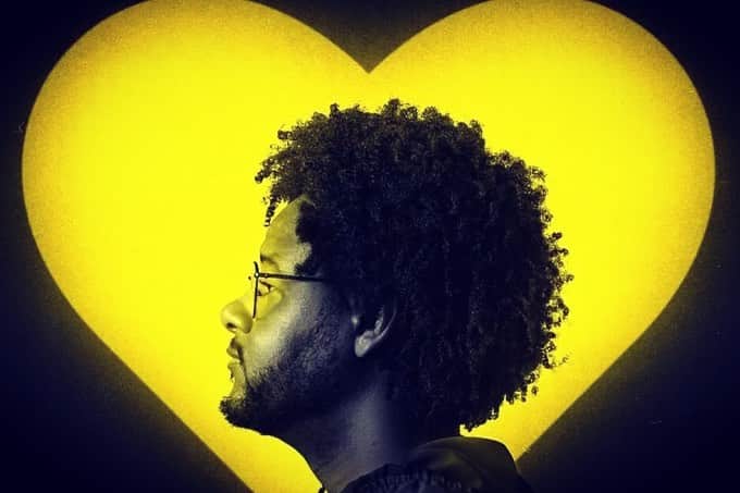 のインスタグラム：「@emicida q forte e q sorte dividir esse tempo no mundo com um cara como VOCÊ. #amarelo é das coisas mais lindas q eu já vi.  e como se não bastasse a beleza,  é história e é histórico. é pra qq um entender  e é profundo. é raiz e contemporaneidade trançadas, unidas: é nós com NOIZ. e esse post é pra TE dizer obrigada. 💛」