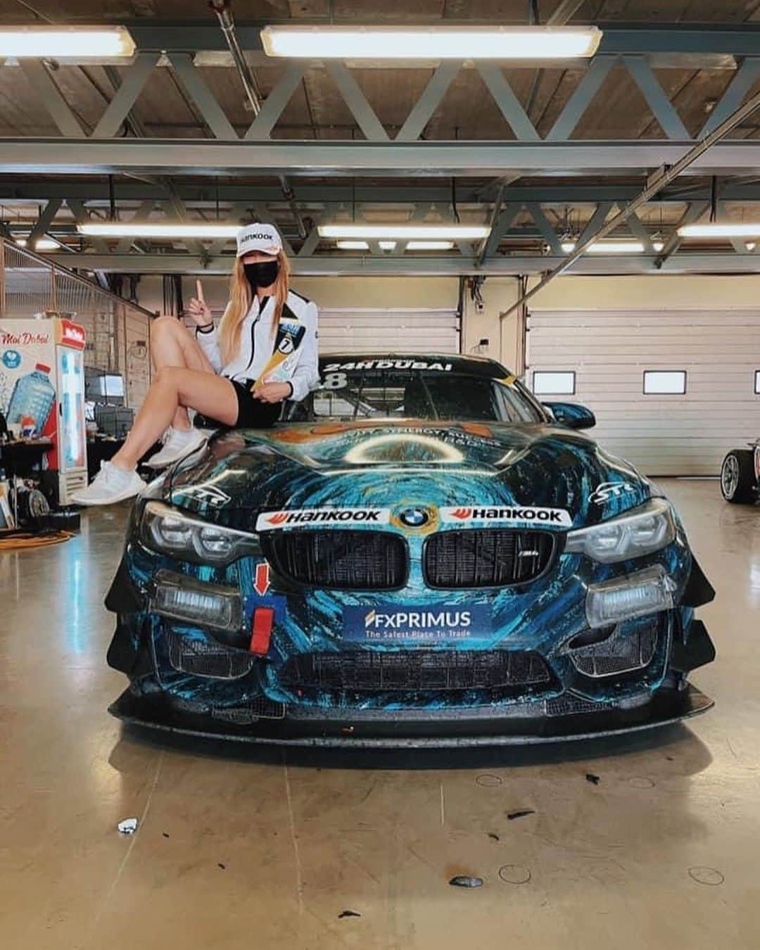 CarsWithoutLimitsさんのインスタグラム写真 - (CarsWithoutLimitsInstagram)「Congratulations to @samanthaatan & her team on winning the Dubai 24HR GT4 #CarsWithoutLimits」1月17日 3時57分 - carswithoutlimits