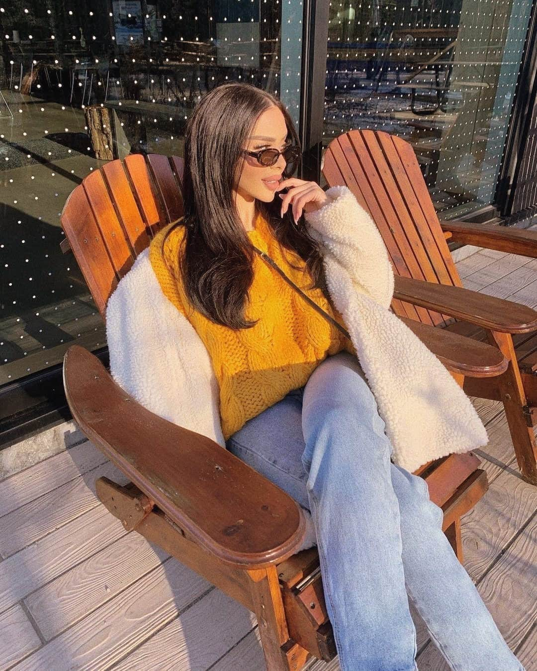 TULAROSAさんのインスタグラム写真 - (TULAROSAInstagram)「loving the sweater weather ✨ @jessieann_g in the Paola Cable Sweater - link in bio to shop」1月17日 4時00分 - tularosalabel