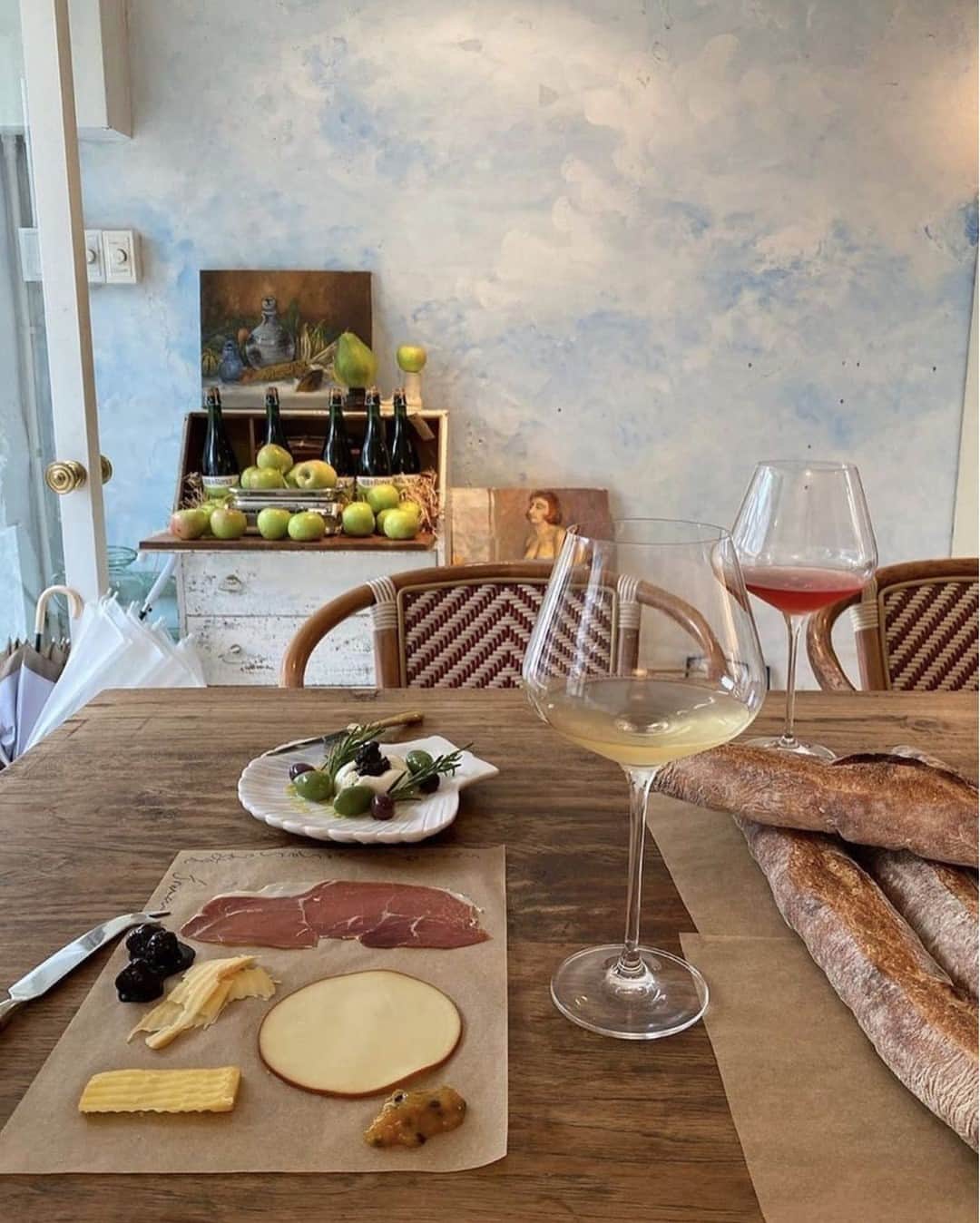 ヤング・ファビュラス&ブロークのインスタグラム：「Plans for this weekend = lots of wine, lots of cheese and lots of lounging. We've got just the right styles to do so! #yfbclothing #escapewithus⠀⠀⠀⠀⠀⠀⠀⠀⠀ ⠀⠀⠀⠀⠀⠀⠀⠀⠀ ~ image by @iulia_pironea via @seeladanse⠀⠀⠀⠀⠀⠀⠀⠀⠀ ⁣⠀⠀⠀⠀⠀⠀⠀⠀⠀ #youngfabulousandbroke #resortwear #instastyle #mediterraneanlifestyle #lifestyleinspo #moodboard #mediterraneanlife #winelovers #redwine #whitewine #cheeselover #mediterraneandiet #mediterraneanfood」