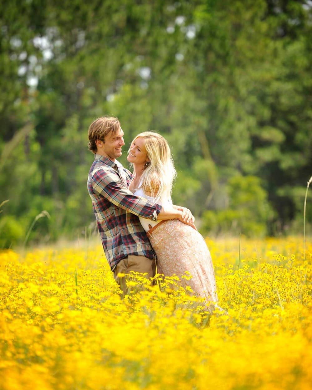 Bethany Hamiltonのインスタグラム：「Let the love flow...This was our engagement shoot. Aw It feels like a long time ago...  Thankful to being doing life with this amazing man.  I just wanted to encourage all you married couples to fight for your marriage and aim to put your spouse first. I’ve heard that when times get really tough it can be straining on relationships and often tear them apart.  Don’t give up. Hold on. Forgive. Heal. Be faithful. Get intentional and make some changes. And move forward with the focus on togetherness ❤️Our world needs strong and loving families. We can do it!!!  Check out our “Forgiveness course” if this post resonates with your current place. Forgiveness has been a beautiful binder for my hubby and I. ❤️」