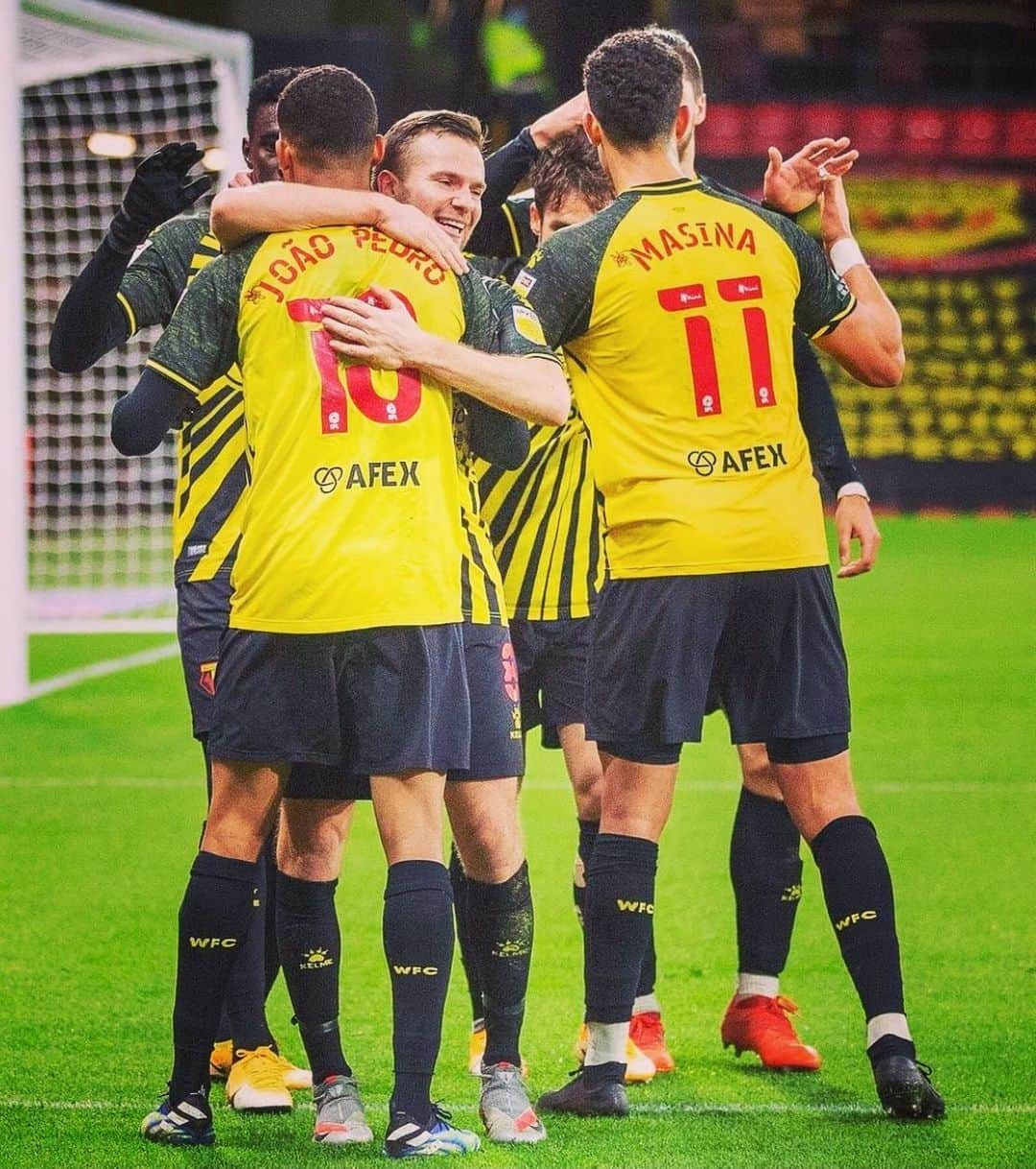 アダム・マシーナのインスタグラム：「Well done lads 🐝⚽️ ✅3 points ✅2 goal scored ✅ clean sheet.... great job」