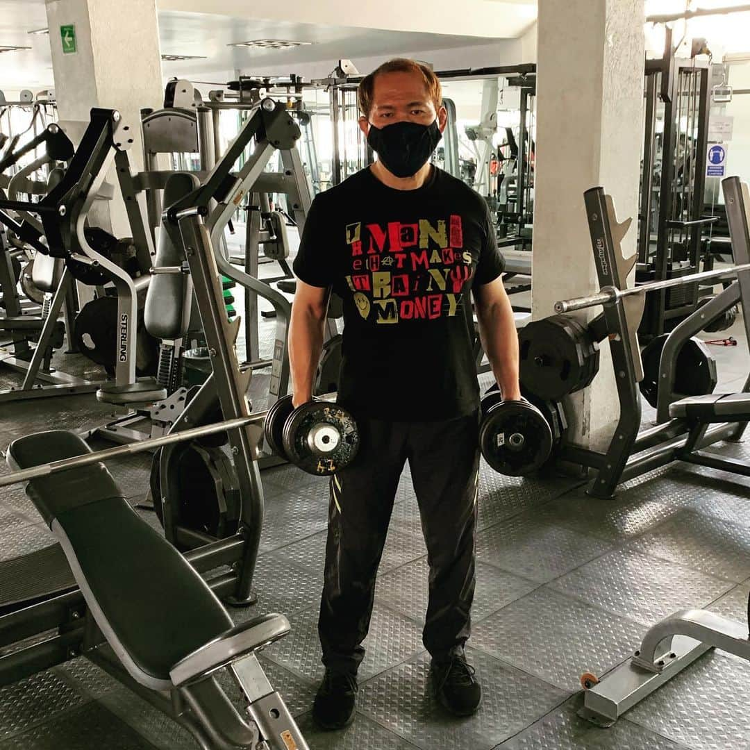 奥村茂雄さんのインスタグラム写真 - (奥村茂雄Instagram)「Sábado de entrenamiento con cubrebocas. - - #usacubrebocas #training #okumura #tifondeosaka」1月17日 4時24分 - okumuracmll