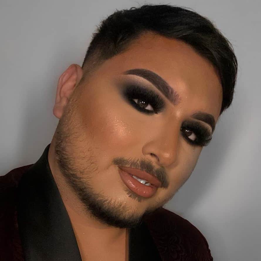 Benefit Cosmeticsさんのインスタグラム写真 - (Benefit CosmeticsInstagram)「Blessing your feed with this photo of @luisalejandrobeauty 🎁 He rocks #kaBROW! in shade 5 and #boiing Cakeless Concealer in shade 4! #regram #friendswithbenefit」1月17日 4時28分 - benefitcosmetics