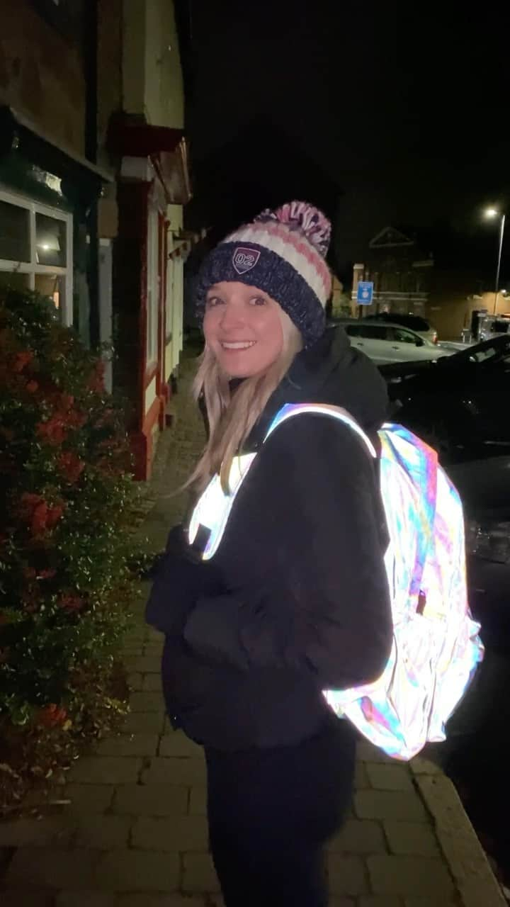 リアム・タンコックのインスタグラム：「🤩🤩🤩🤩🤩 @caitmcclatchey rocking the @swimzi No1. Reflective school backpack 🔥🔥and the SuperBobble ❄️ ⭐️⭐️⭐️⭐️⭐️ #throwback #Swimzi #Reflective #Rainbow #Fashion #Fashionblogger #Backpack #RealLife #fashion #FashionStyle #fashionista #SuperBobble #Bag #BobbleHat」