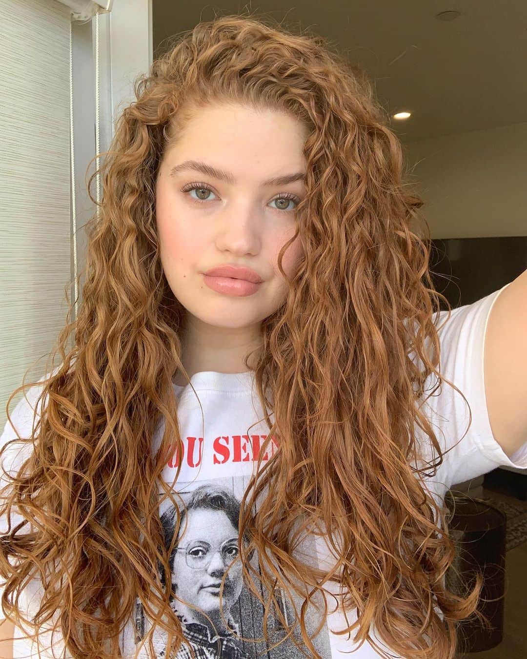 ブリー・キッシュのインスタグラム：「might just mess around and watch stranger things for the 4th time all the way through because i need some comfort 🧇✨」