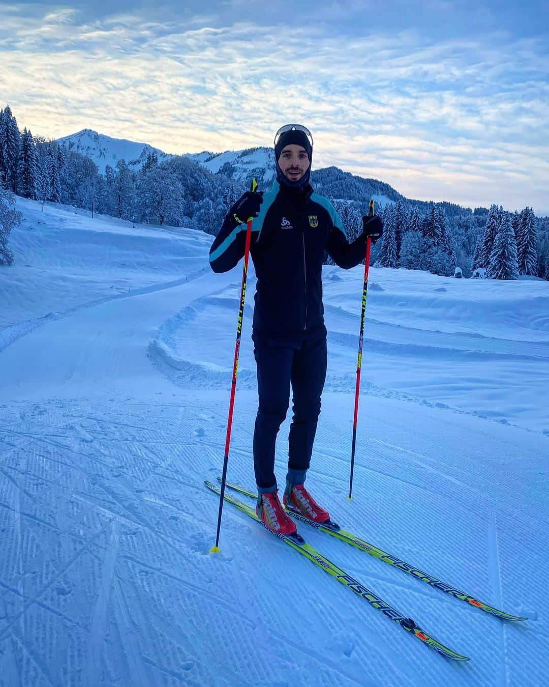 ルーベン・ブロマールトのインスタグラム：「Oberstdorf + ❄️ + ☀️ = Perfect Day to be outdoors ⛷💪 📸 @hannah_helena_  #xcskiing #oberstdorf #allgäu」