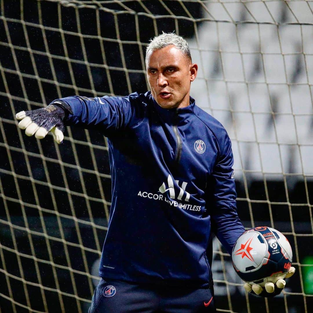 パリ・サンジェルマンFCさんのインスタグラム写真 - (パリ・サンジェルマンFCInstagram)「Ready 👊🏻 . ⚽️ @keylornavas1 . #SCOPSG #AllezParis #ICICESTPARIS #PSG #Paris #Navas #ParisSaintGermain #Ligue1」1月17日 4時55分 - psg