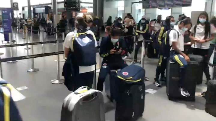 サッカー コロンビア代表チームのインスタグラム：「🎥 ¡Rumbo a Estados Unidos! ✈️🇺🇸  Nuestra Selección Colombia Femenina emprendió su viaje hacia territorio norteamericano en donde jugará dos partidos de preparación 🆚 @uswnt 💪  #VamosColombia 🇨🇴」