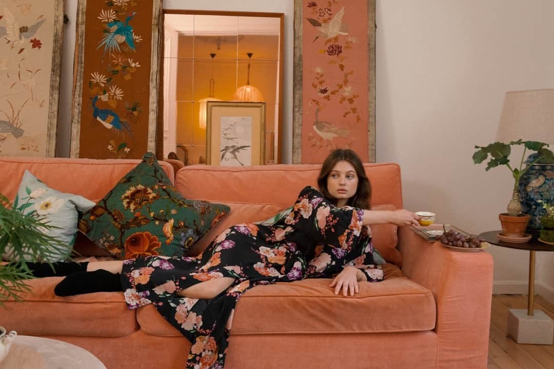 バイティモのインスタグラム：「What we’re doing tonight 📺 #bytimo #youarebeautiful」