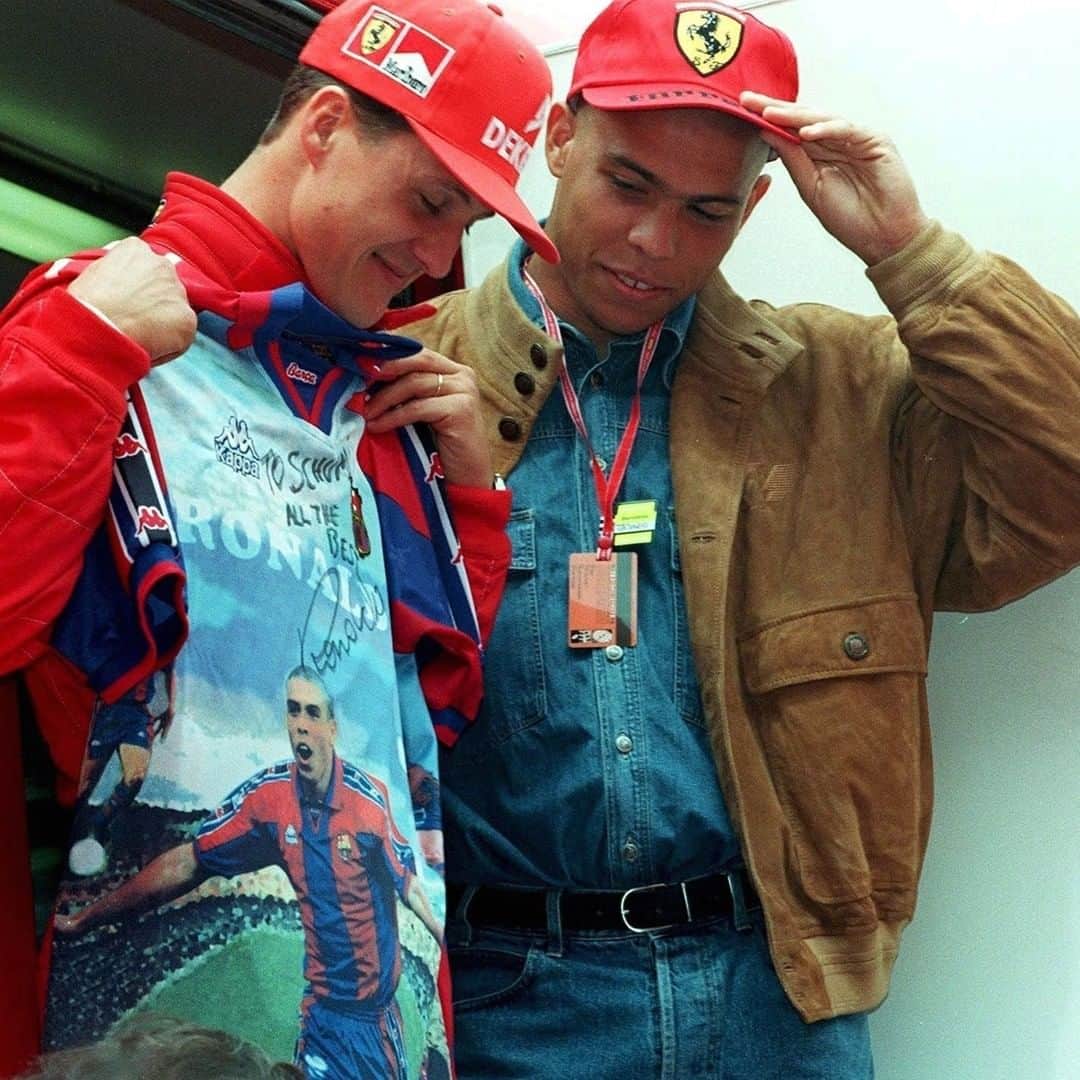 F1さんのインスタグラム写真 - (F1Instagram)「GUESS THE YEAR 🗓📸  Legendary German F1 driver meets legendary Brazilian footballer 🤩  But can you guess the year that this meeting happened between Michael Schumacher and Ronaldo? 🤔  #F1 #Formula1 #MichaelSchumacher #Ronaldo @ronaldo」1月17日 5時02分 - f1