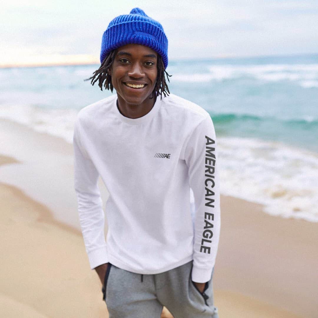 American Eagleのインスタグラム：「Active 24/7 joggers + long-sleeve graphic tee + beanie = what we want to wear all month long」