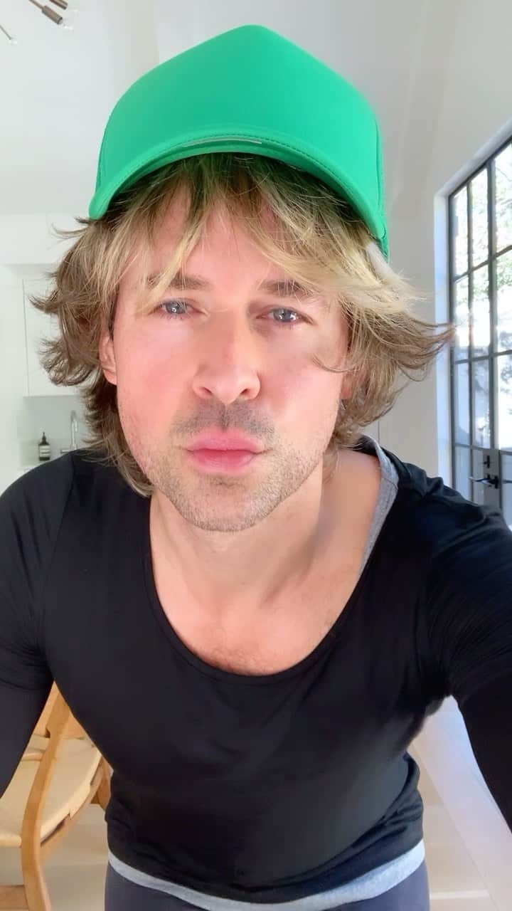 ブラッド・ゴレスキーのインスタグラム：「Do you wanna funk? @lisarinna」