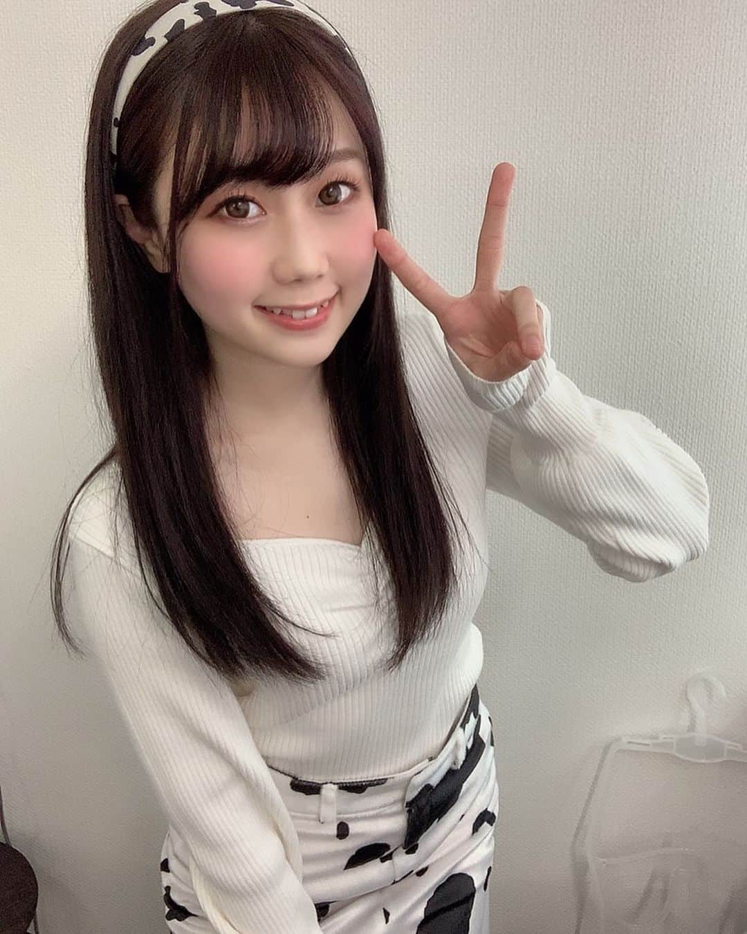 鈴乃八雲さんのインスタグラム写真 - (鈴乃八雲Instagram)「🐄🍼🥛🍦🖤🤍  #インスタグラビア　#portrait #beauty #japanesegirl #グラビア　#gravure #gravureidol #グラドル  #グラビアアイドル  #japan #glam #love #girlsday #日本的　#女孩　#幼稚 #性感　#性感的　#赞 #粉我　#时装　#我的最愛　#可爱  #可爱哒 #可爱的 #可爱い　#萌　#呆萌　#萌娃　#卡哇伊」1月17日 5時23分 - yakumo_suzuno