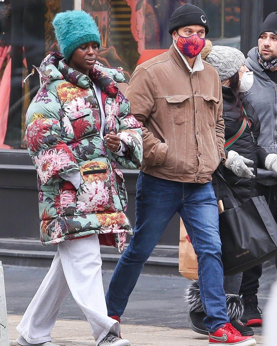 Just Jaredさんのインスタグラム写真 - (Just JaredInstagram)「Married couple Joshua Jackson and Jodie Turner-Smith were spotted heading to get lunch in New York City on Saturday afternoon. #JoshuaJackson #JodieTurnerSmith Photo: Backgrid」1月17日 5時25分 - justjared