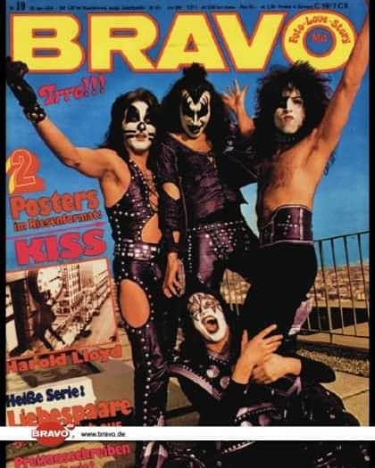 KISSさんのインスタグラム写真 - (KISSInstagram)「#KISSTORY January 16, 1975 - #KISS photo shoot with photographer Richard Creamer at Playboy Building West Hollywood,  CA. One photo from the day graced the cover of a 1976 issue of BRAVO Magazine Germany.」1月17日 5時47分 - kissonline