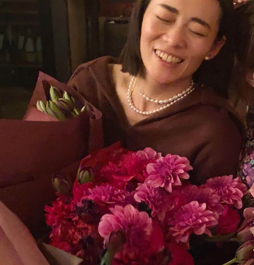 風間ゆみえさんのインスタグラム写真 - (風間ゆみえInstagram)「Happy Birthday 🎉🎉🎉💕  2021, 1, 3   いつだってみんなを晴れに導いてくれる花のような人 @kayokohirao   いつもありがとう😊💕」1月17日 6時01分 - yumie_kazama