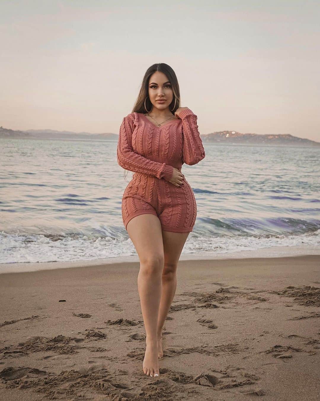 Aylen Aのインスタグラム：「@fashionnova ..Some moments are gold ✨fashionnovapartner」