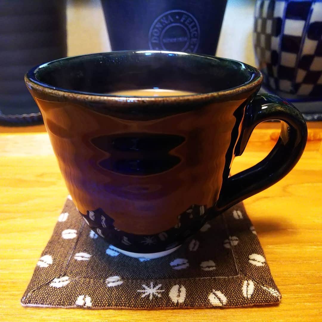 みながわゆみさんのインスタグラム写真 - (みながわゆみInstagram)「#おはようございます #今日も素敵な一日を #仕事頑張ろう #コーヒー #coffee #コーヒーカップ #コーヒー好き #コーヒー好きな人と繋がりたい #写真好き #写真好きな人と繋がりたい #ビックベリー #コーヒーの木 #サンスベリア」1月17日 6時13分 - nama.09.19