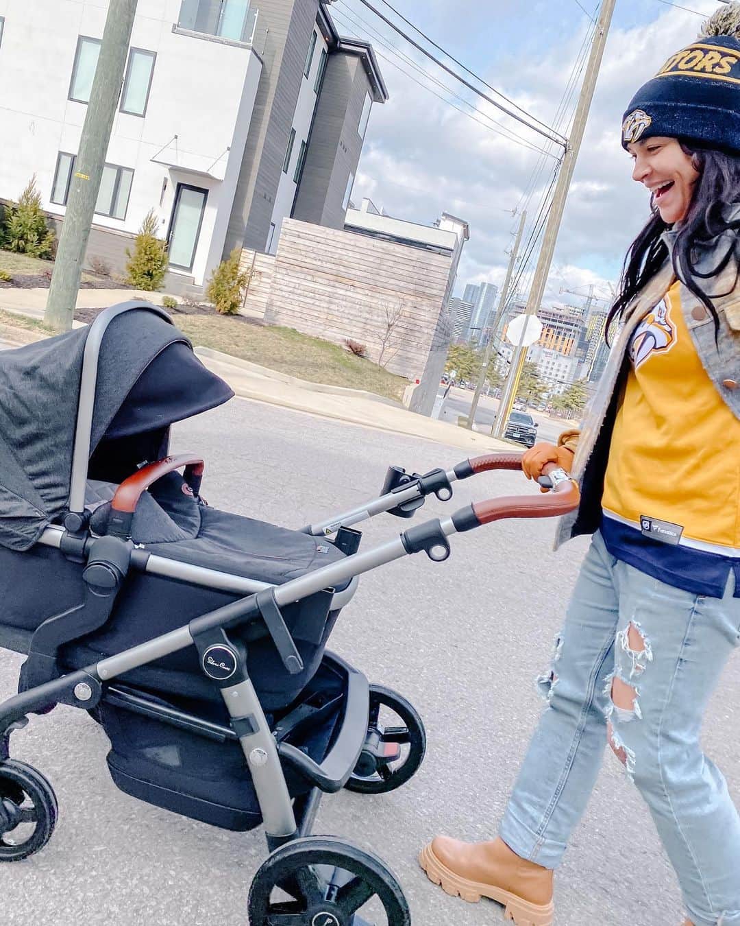 ジェシカ・ゾアのインスタグラム：「This is our new RICHual... on daddy’s (@brichrdson15) game day! GO PREDS!」