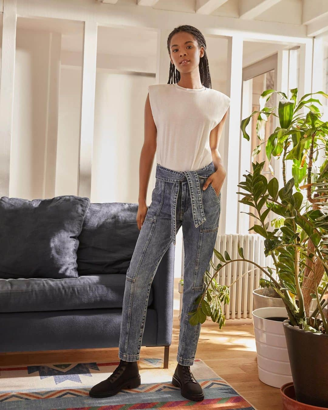 Saks Fifth Avenueさんのインスタグラム写真 - (Saks Fifth AvenueInstagram)「Saturdays are all about downtime in denim. Master the art of at-home style with @jonathansimkhai and @aliceandolivia. #SaksStyle」1月17日 6時21分 - saks