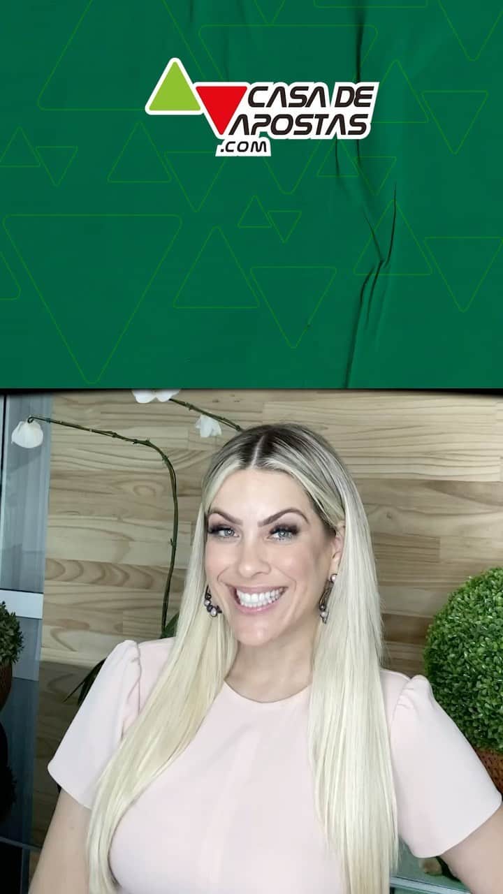 レナータ・ファンのインスタグラム：「O domingo de #Brasileirão promete fortes emoções e eu deixei meus palpites na @casadeapostas_br! Lá, você faz seu cadastro gratuito e ainda conta com suporte 24h para tirar todas suas dúvidas! Vem comigo pra Casa de Apostas do Brasil e do brasileiro! casadeapostas.com 🚀🏠  #casadeapostas #campeonatobrasileiro #seriea #futebolfeminino #renatafan」