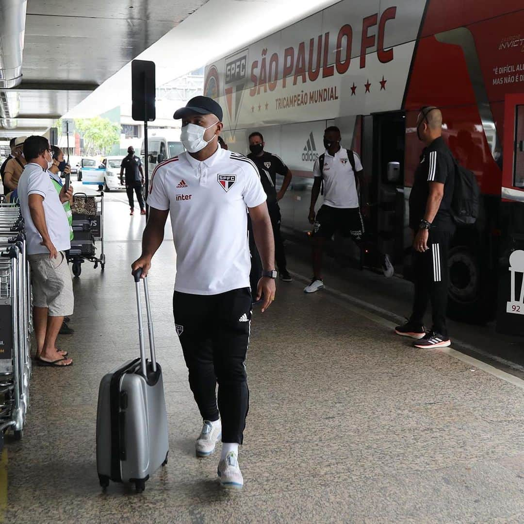 São Paulo FCさんのインスタグラム写真 - (São Paulo FCInstagram)「São Paulo ✈️ Paraná ⠀⠀⠀⠀⠀⠀⠀⠀⠀ 👋🏻 Olá, Curitiba! ⠀⠀⠀⠀⠀⠀⠀⠀⠀ #VamosSãoPaulo 🇾🇪 ⠀⠀⠀⠀⠀⠀⠀⠀⠀ 📸 Rubens Chiri / saopaulofc」1月17日 6時38分 - saopaulofc