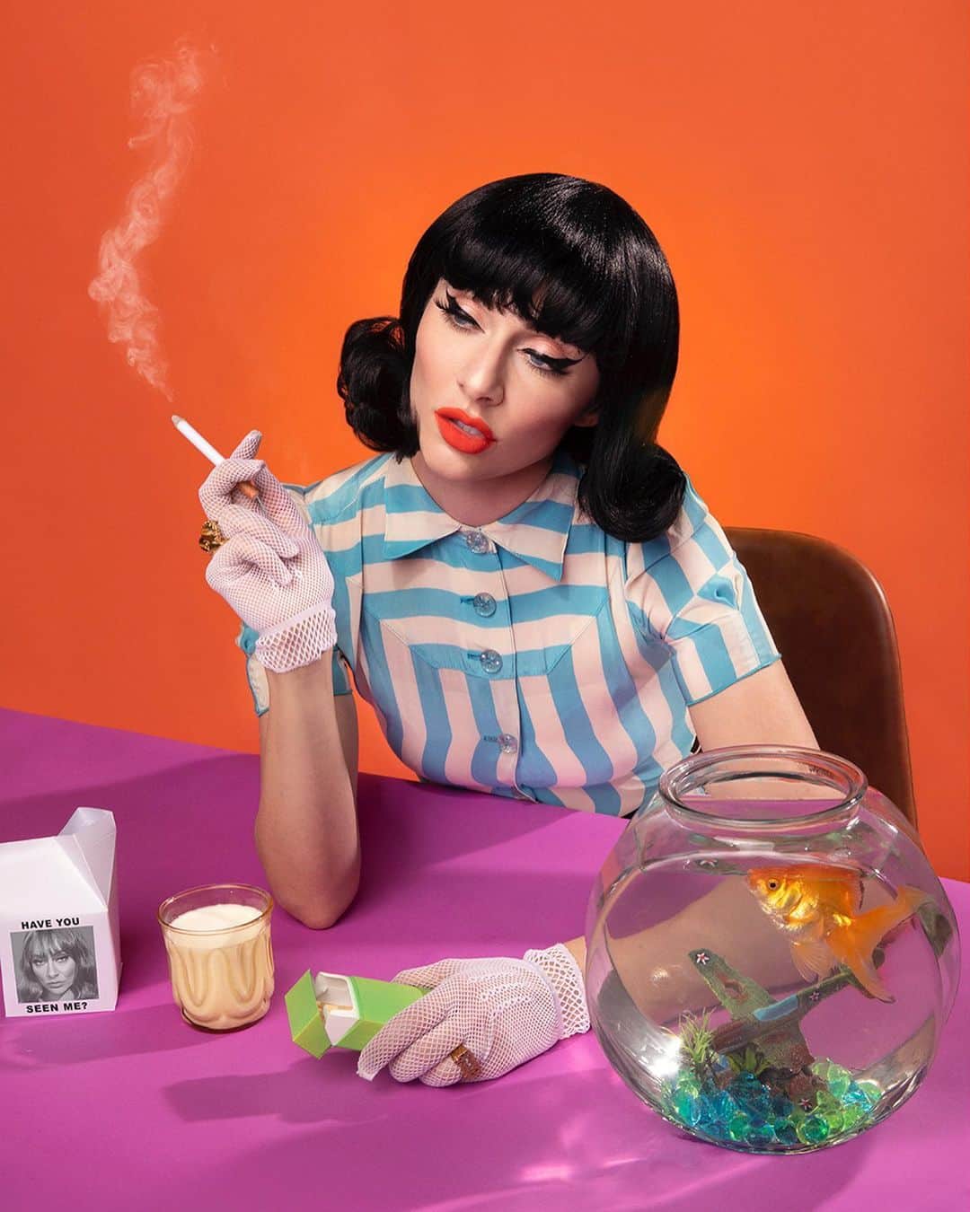 カーミンのインスタグラム：「a whole movie by Ash Danielsen! 🥛🚬  special thanks to @loveartistsagency & @michaeleisele for blessing this collab」