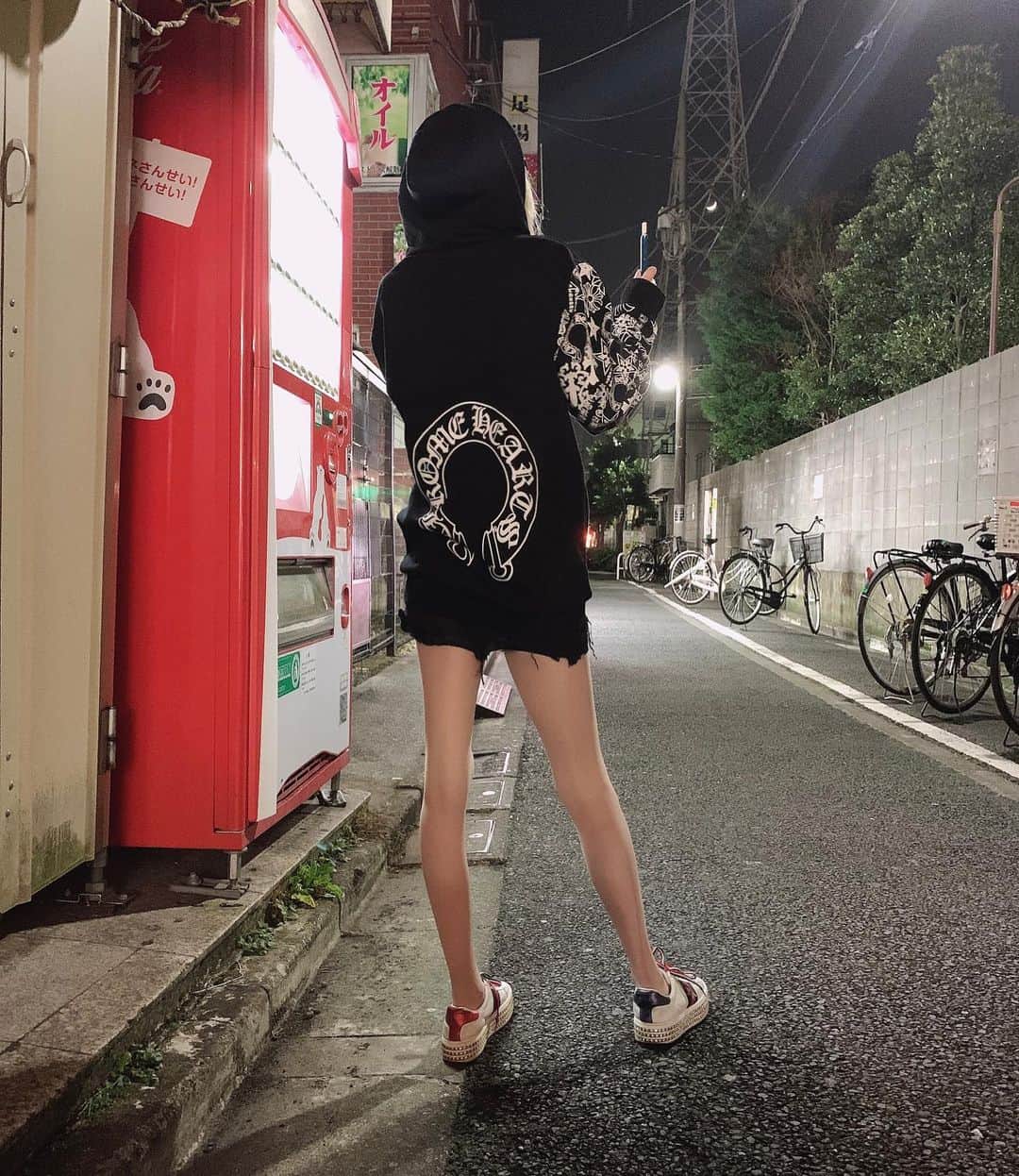 橘楓さんのインスタグラム写真 - (橘楓Instagram)「卍卍卍卍卍卍  生きるモナリザであり生きるメンヘラらしい楓🚬  #やりらふぃーとデートなうに使っていいよ」1月17日 6時58分 - tachibana.kaede